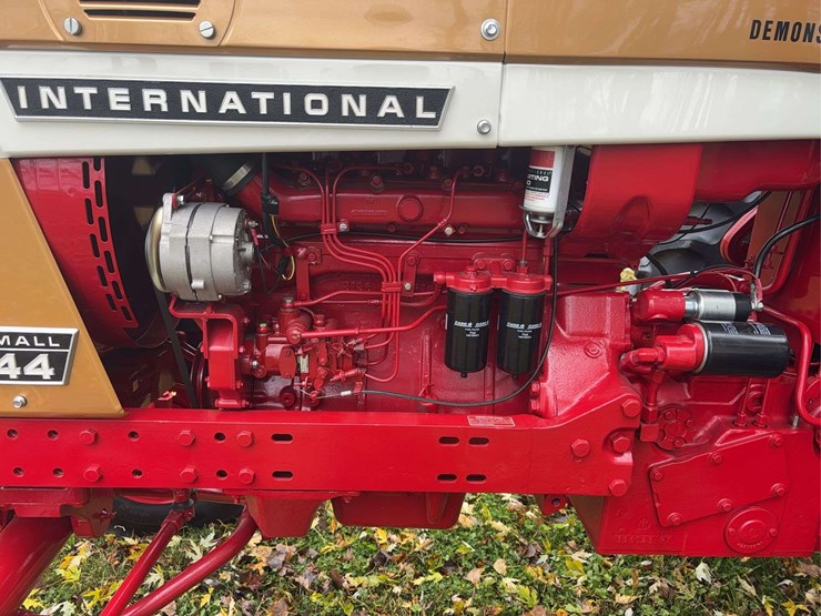 1970-farmall-544-hydro-diesel-row-crop-golden-demonstrator-image-28