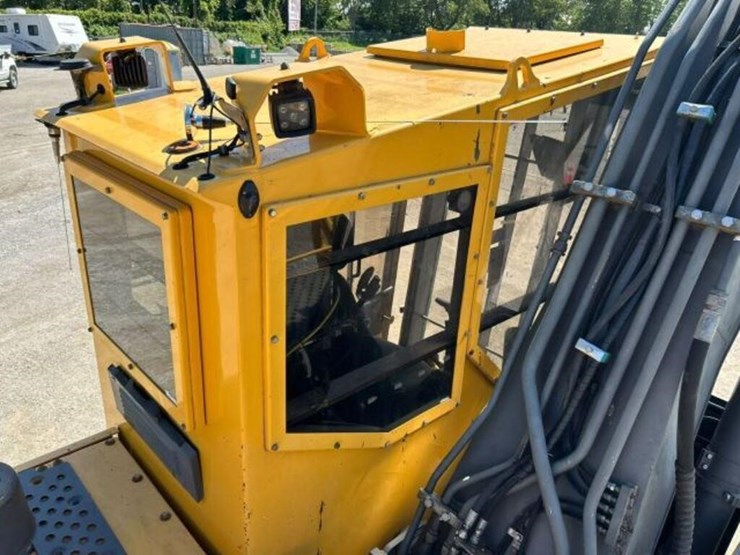 2012-volvo-fc2421c-image-90