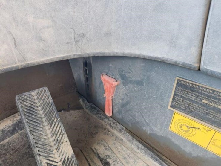2011-liebherr-l586-image-22