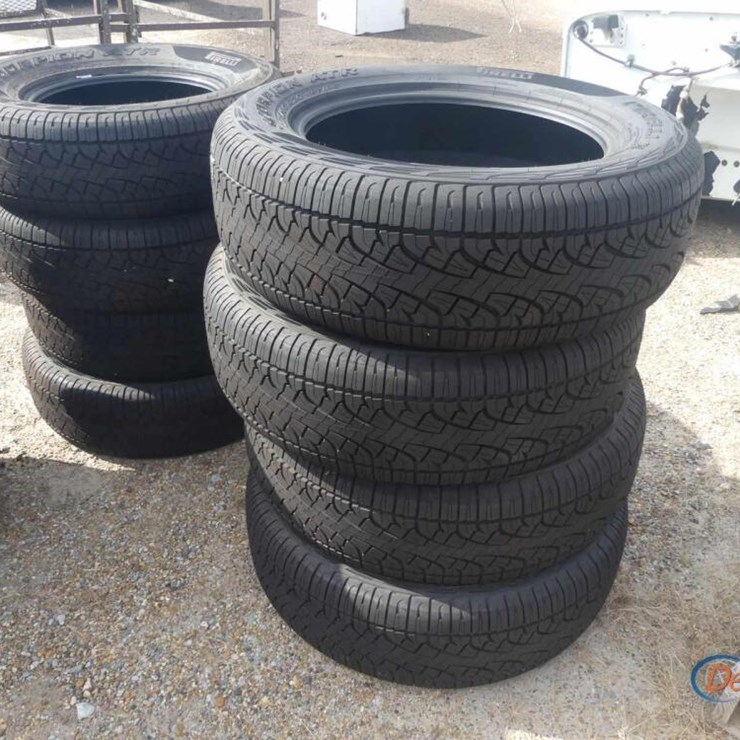 (4) PIRELLI SCORPION 275/60R20 TIRES