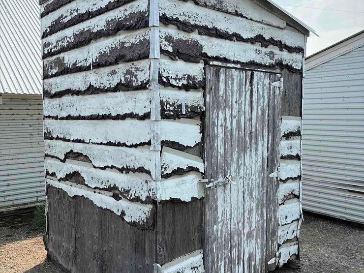 6’x6’-portable-feed-shed-image-2