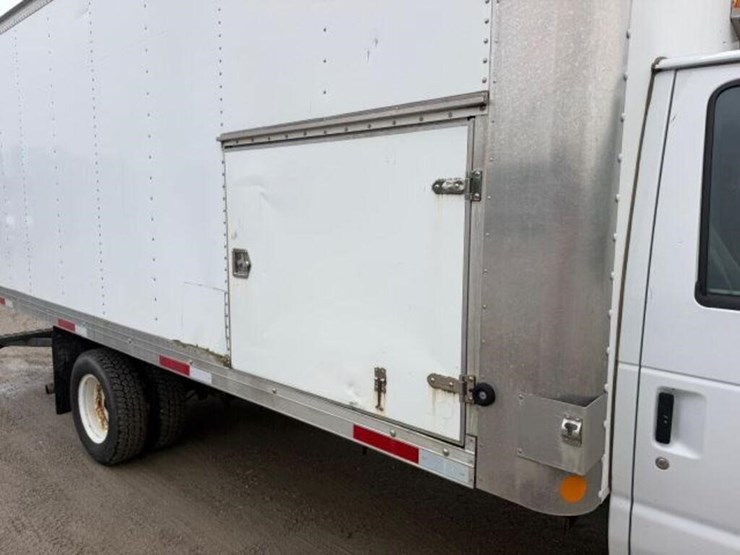2014-ford-e450-image-26