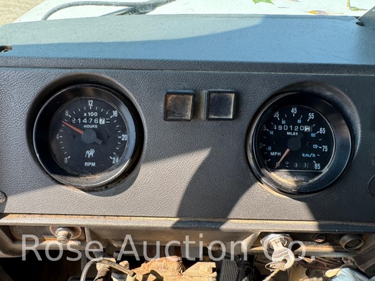 2001-mack-690s-image-28