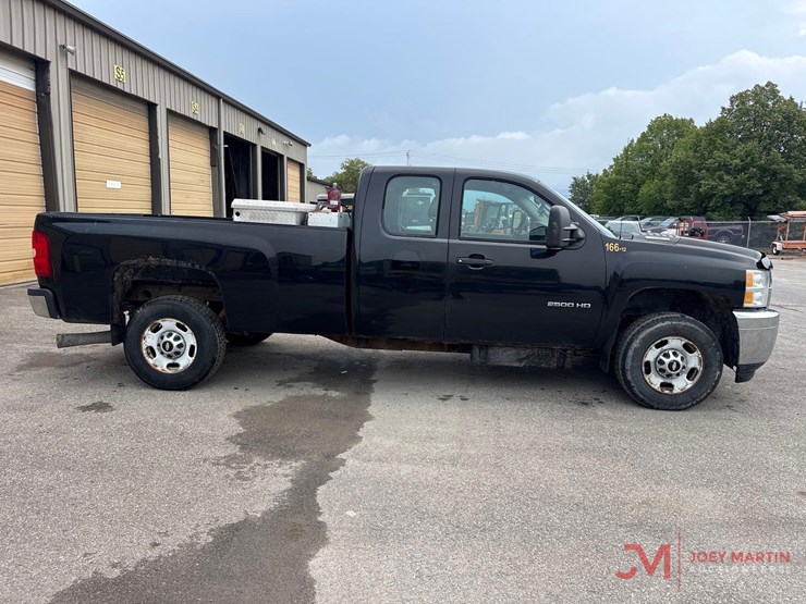 2012-chevrolet-silverado-2500hd-image-2