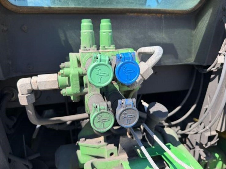 2015-john-deere-5085e-image-44
