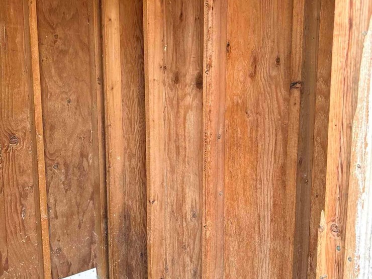 6’x6’-portable-feed-shed-image-10