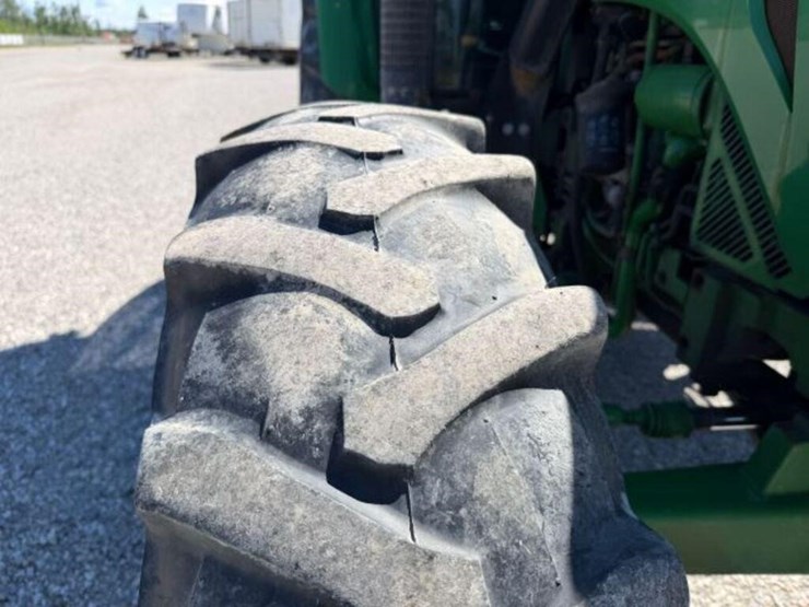 2015-john-deere-5085e-image-42