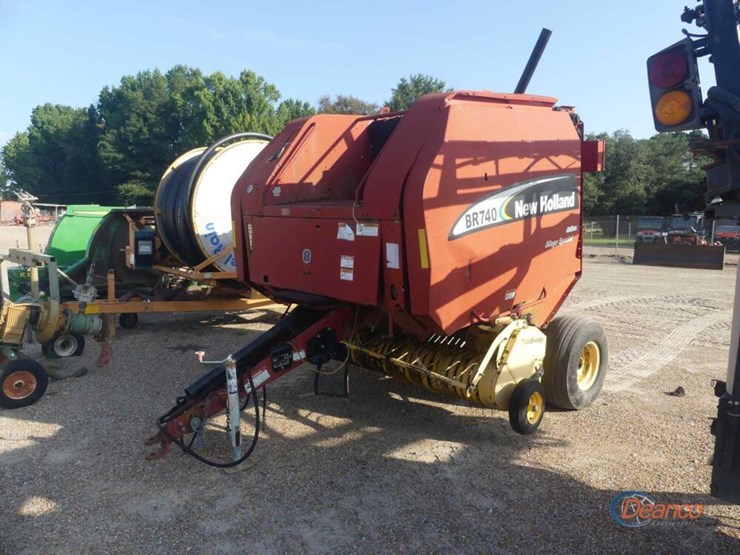 new-holland-br740-image-9