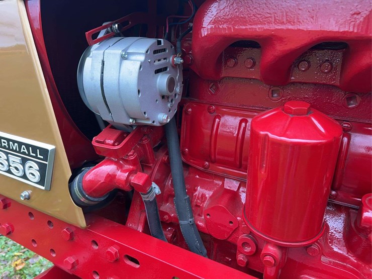 1970-656-farmall-hydro-diesel-row-crop-golden-demonstrator-image-61