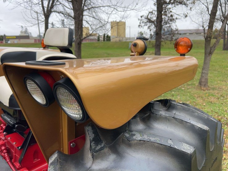 1970-656-farmall-hydro-diesel-row-crop-golden-demonstrator-image-51