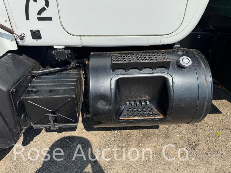 2001-mack-690s-image-19