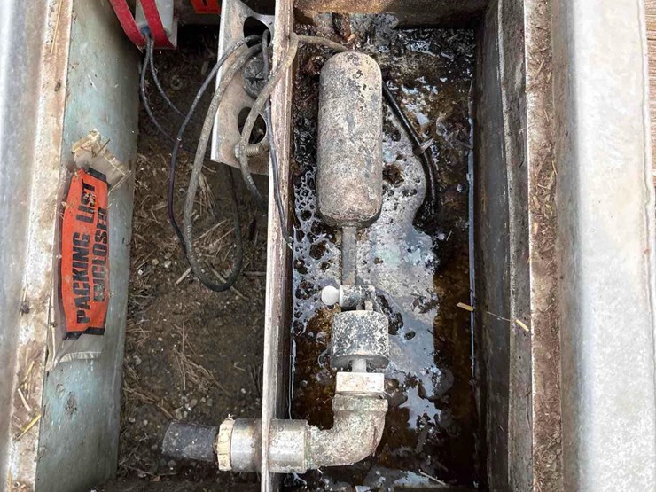2-hole-smidley-stainless-hog-water-image-4
