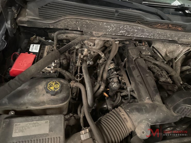 2015-chevrolet-silverado-2500-image-24
