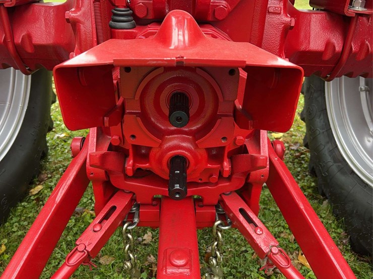1970-farmall-826-diesel-row-crop-golden-demonstrator-image-46