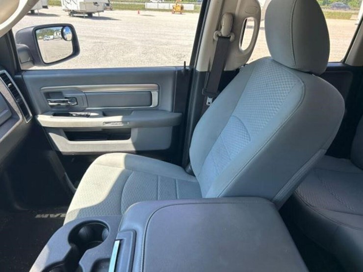 2019-ram-1500-slt-image-13