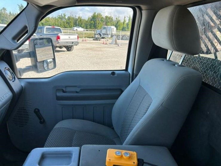 2012-ford-f550-xl-image-15