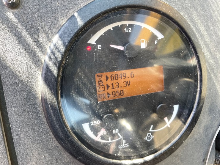 2014-caterpillar-tl642c-image-50