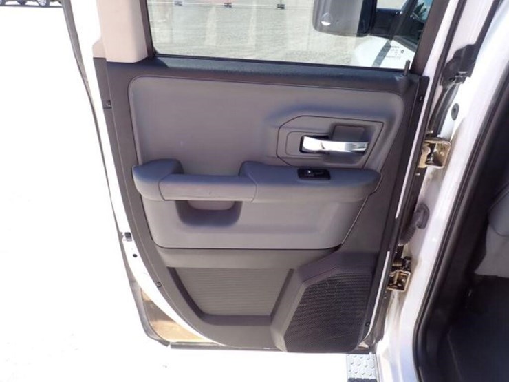 2016-dodge-1500-image-24