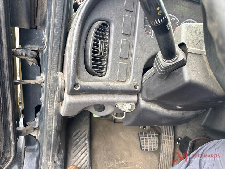 2018-freightliner-street-sweeper-truck-image-35