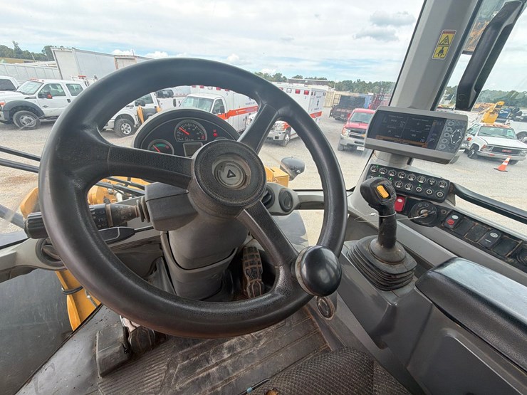 2015-caterpillar-924k-image-20