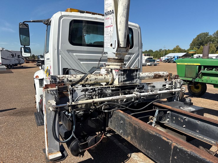 2004-international-durastar-4300-image-7