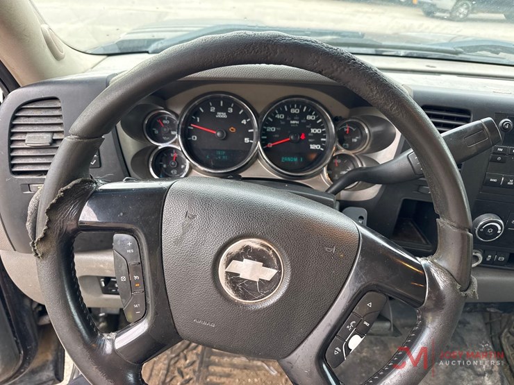2012-chevrolet-silverado-2500hd-image-33