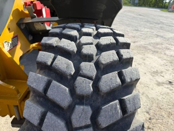 2020-deere-204l-image-29
