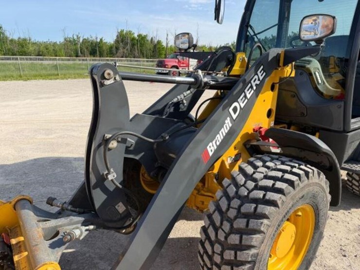 2020-deere-204l-image-42