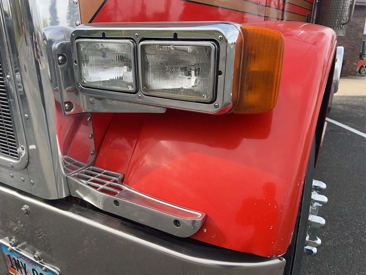 2006-peterbilt-379-image-19