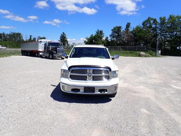 2016-dodge-1500-image-2