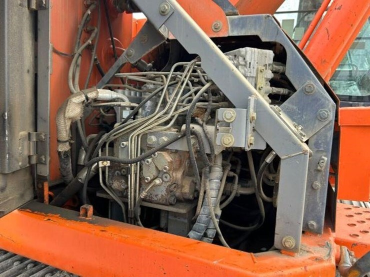 2007-hitachi-zx225us-lc-image-29