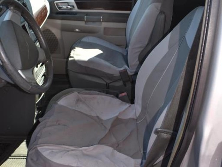 2009-chrysler-van-(vin-#-2a8hr54129r683758)-(showing-appx-160,511-miles,-up-image-5