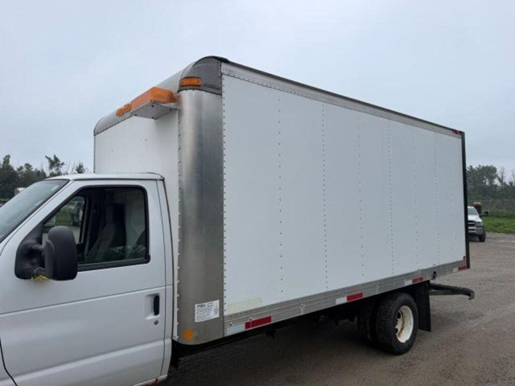 2014-ford-e450-image-22