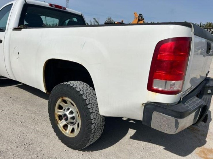 2014-gmc-sierra-3500-image-60