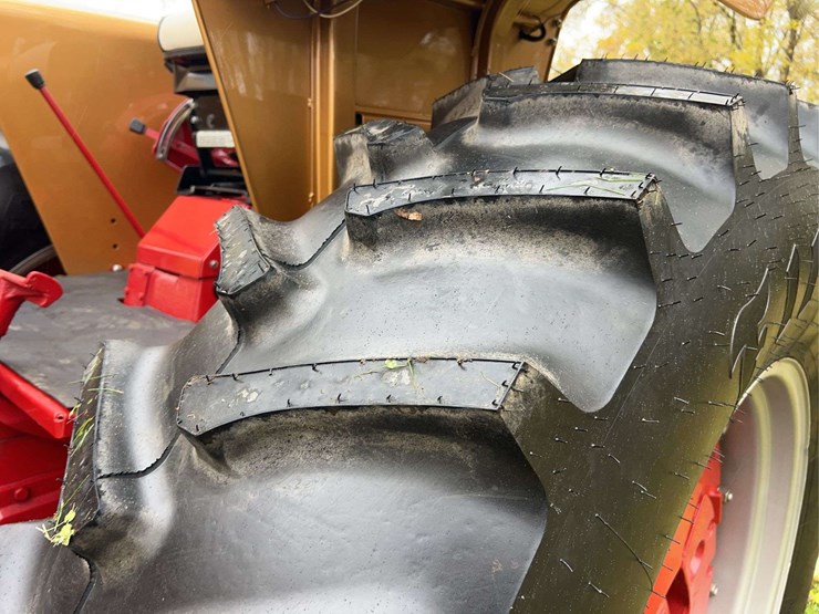 1970-farmall-826-hydro-diesel-row-crop-golden-demonstrator-image-49
