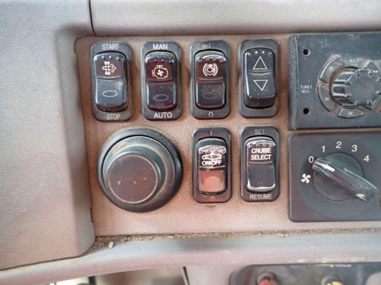 2013-peterbilt-367-image-17