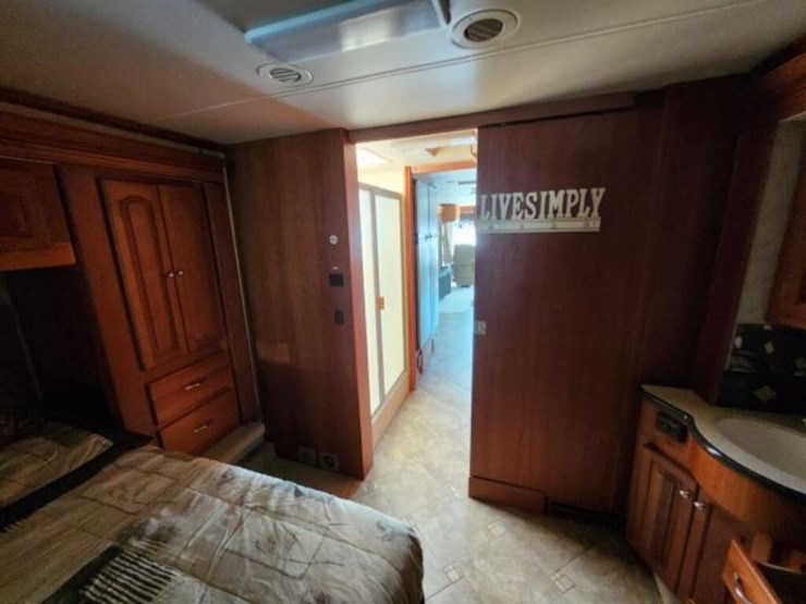 2006-allegro-bus-class-a-motorhome-400abus0d6j0072-image-48