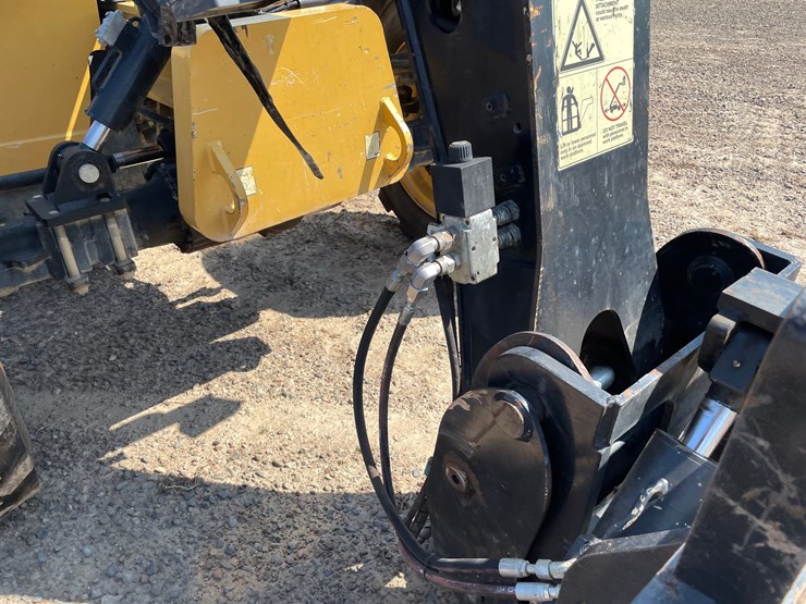 2014-caterpillar-tl642c-image-9