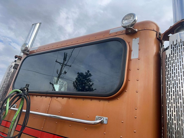 2006-peterbilt-379-image-38