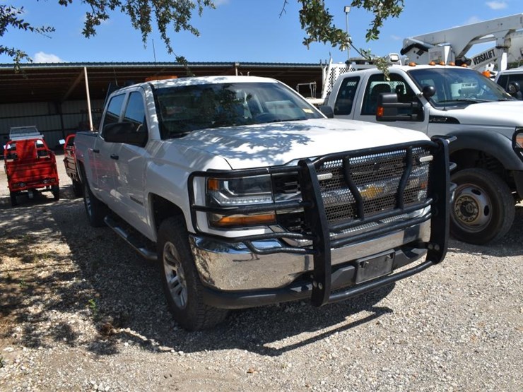 2018-chevrolet-1500-image-2