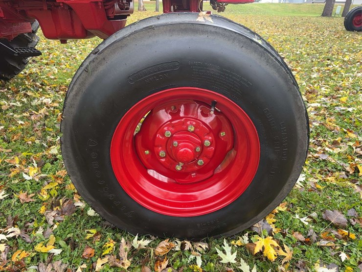1970-farmall-544-hydro-diesel-row-crop-golden-demonstrator-image-86