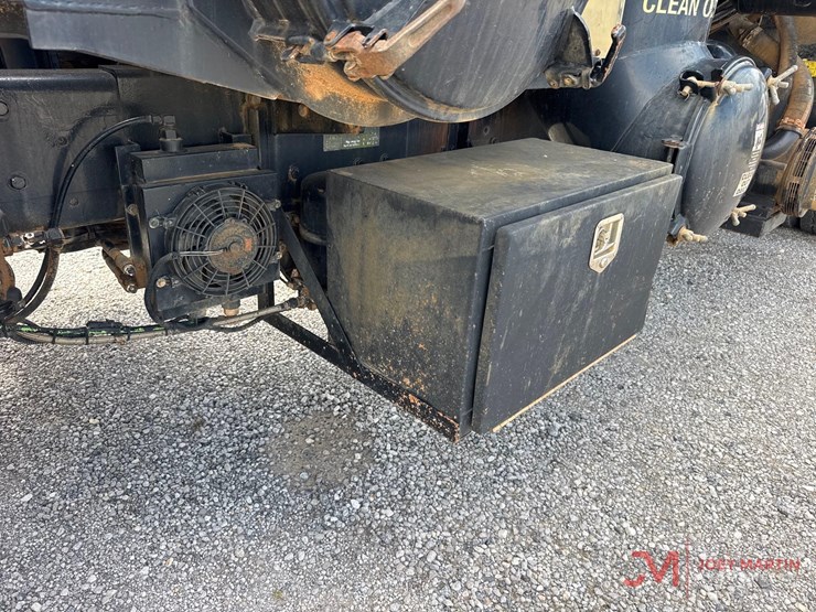 2002-volvo-vac-truck-image-10