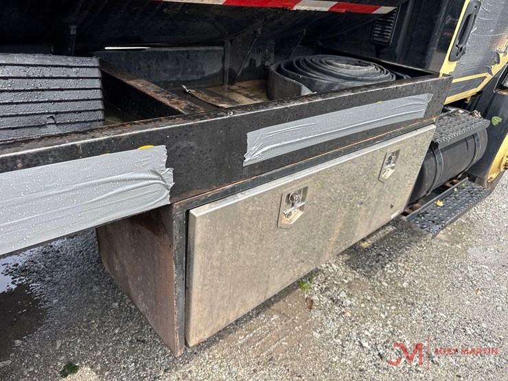 2005-international-durastar-4300-image-22