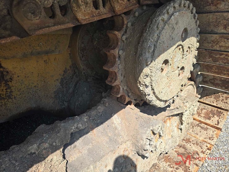 2012-caterpillar-d6t-image-20