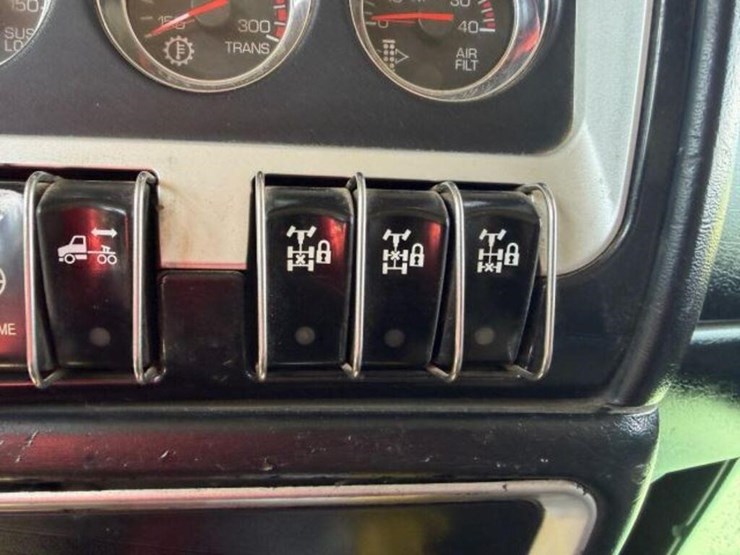 2009-kenworth-t800-image-13