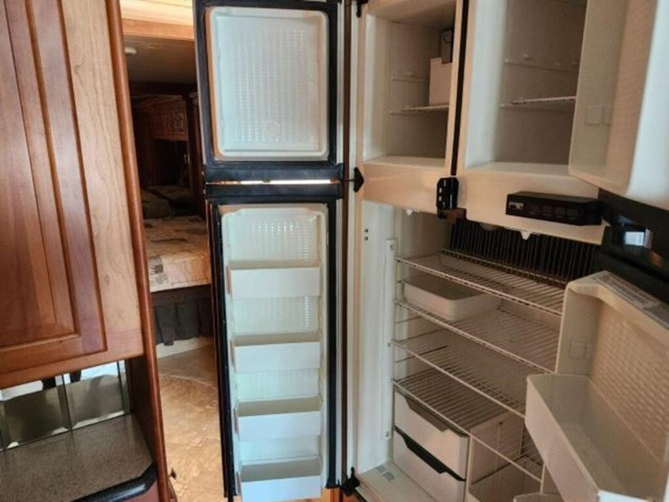 2006-allegro-bus-class-a-motorhome-400abus0d6j0072-image-34