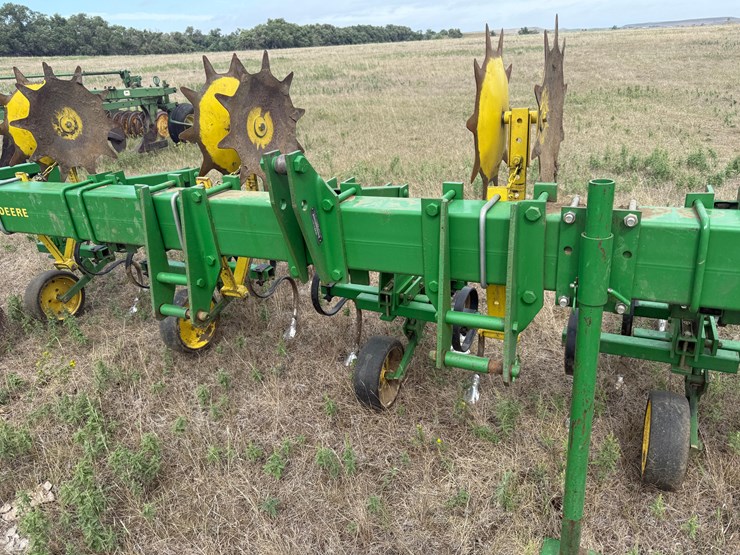 john-deere-825-image-11