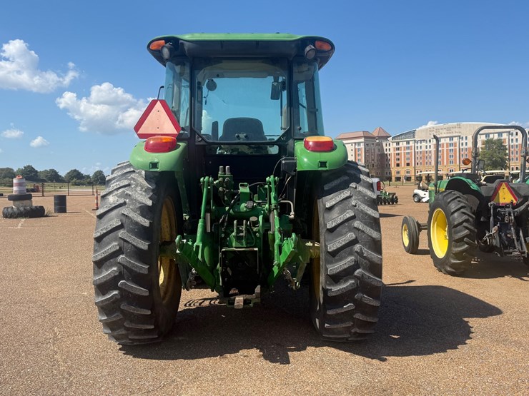 john-deere-6105d-image-8