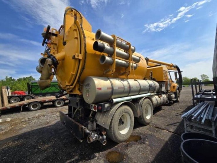 2011-vactor-2100-image-3