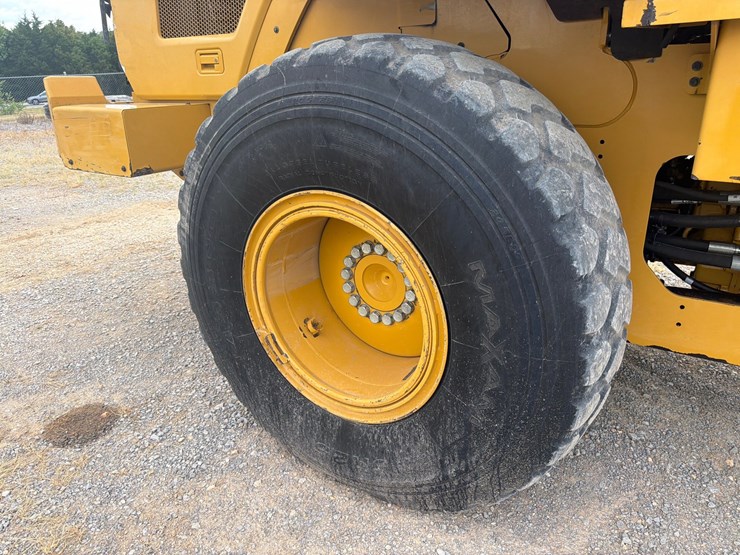 2015-caterpillar-924k-image-11